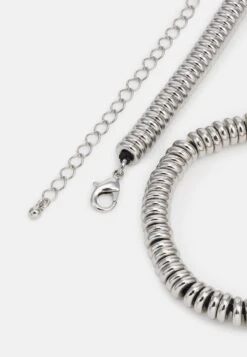 Pier One Set - Collier - Silver-Coloured 6 Pier One Set - Collier - Silver-Coloured -Vêtements Offres 024f5214d8db4f7d83effab42f3b21d6