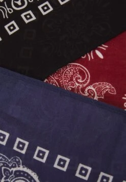 Pier One Unisex - Foulard - Black/Blue/Red 7 Pier One Unisex - Foulard - Black/Blue/Red -Vêtements Offres 0763f35dd2c146798be05cd7a75fd0e6