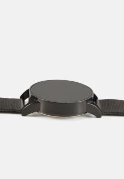 Pier One Montres Connectées - Black -Vêtements Offres 08ee56fd4f284497afc547161127f303