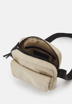 Pier One Unisex - Sac Bandoulière - Beige 8 Pier One Unisex - Sac Bandoulière - Beige -Vêtements Offres 0a8cbe487a3f46219ecba76fe3fcfaab