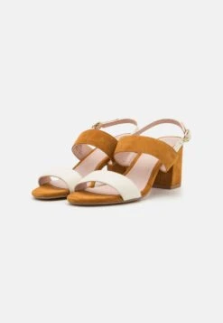 Pier One Leather - Sandales - White/Cognac -Vêtements Offres 1342743762264bc58174535dd46482c5