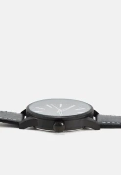 Pier One Unisex - Montre - Black 8 Pier One Unisex - Montre - Black -Vêtements Offres 20b61f7ef4084f75b5235bb4e979c90a