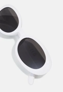 Pier One Unisex - Lunettes De Soleil - White 7 Pier One Unisex - Lunettes De Soleil - White -Vêtements Offres 23546918e94f4ab28ea73c60259a89c5