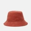 Pier One Unisex - Chapeau - Red 2 Pier One Unisex - Chapeau - Red -Vêtements Offres 25e7dce8f12347a88864024c278e9320