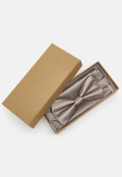 Pier One Set - Mouchoir De Poche - Stone -Vêtements Offres 2e20d7fb99604f3ebdc21ea5b1233e9d