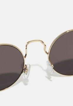 Pier One Unisex - Lunettes De Soleil - Gold-Coloured/Black 7 Pier One Unisex - Lunettes De Soleil - Gold-Coloured/Black -Vêtements Offres 2fd3f25d94564e8bb121d70969d920fe