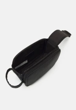Pier One Unisex - Trousse De Toilette - Black 9 Pier One Unisex - Trousse De Toilette - Black -Vêtements Offres 3597b0ba18764e739afce6b352860d65