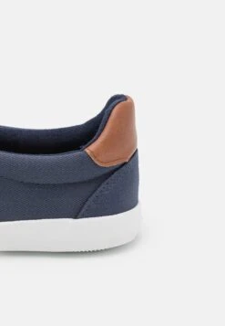 Pier One Unisex - Mocassins - Dark Blue 13 Pier One Unisex - Mocassins - Dark Blue -Vêtements Offres 389e4733b80f4869a0757e54a268f427