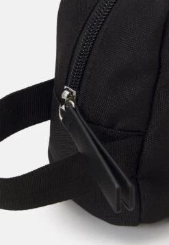 Pier One Trousse De Toilette - Black -Vêtements Offres 3d010853bd374b4f84db8b0a35a8b289