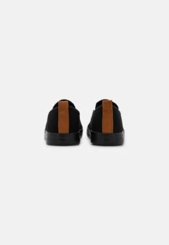 Pier One Unisex - Mocassins - Black -Vêtements Offres 498de95b879f4ad0a437960998fc617e