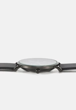 Pier One Unisex - Montre - Black -Vêtements Offres 4a4c5fd2ccf24a73a7e672b724fd8279