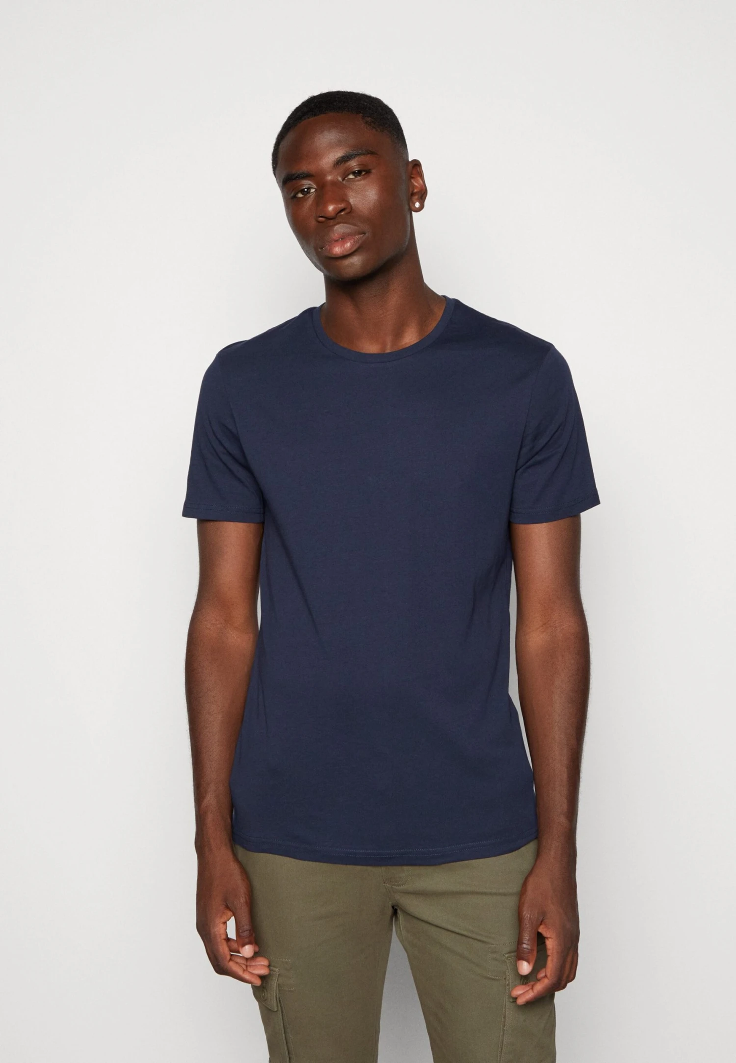 Pier One Unisex 5 Pack - T-Shirt Basique - Black /Dark Blue/Dark Green 8 Pier One Unisex 5 Pack - T-Shirt Basique - Black /Dark Blue/Dark Green – Image 6