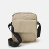 Pier One Unisex - Sac Bandoulière - Beige 2 Pier One Unisex - Sac Bandoulière - Beige -Vêtements Offres 5cf76b62efa84e5582a7d89b446c8715