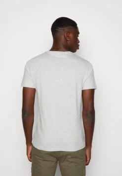 Pier One Unisex 5 Pack - T-Shirt Basique - Black /Dark Blue/Dark Green 13 Pier One Unisex 5 Pack - T-Shirt Basique - Black /Dark Blue/Dark Green -Vêtements Offres 60b09e26f77f493d9bfaf26534a8018b