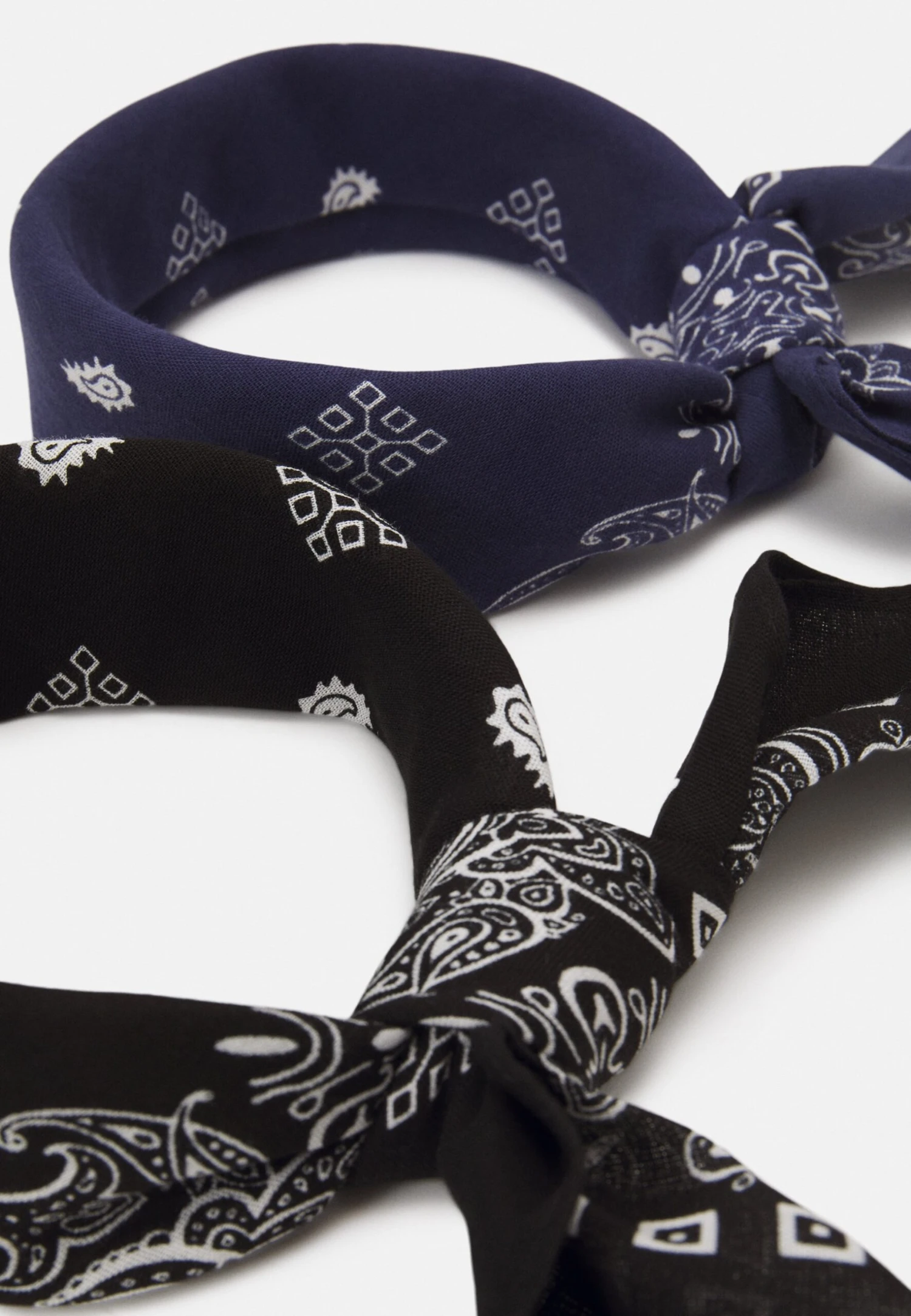 Pier One Unisex - Foulard - Black/Blue/Red 4 Pier One Unisex - Foulard - Black/Blue/Red – Image 2