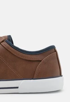 Pier One Unisex - Baskets Basses - 708 13 Pier One Unisex - Baskets Basses - 708 -Vêtements Offres 6cb9961057c1485da074209b854ade4a