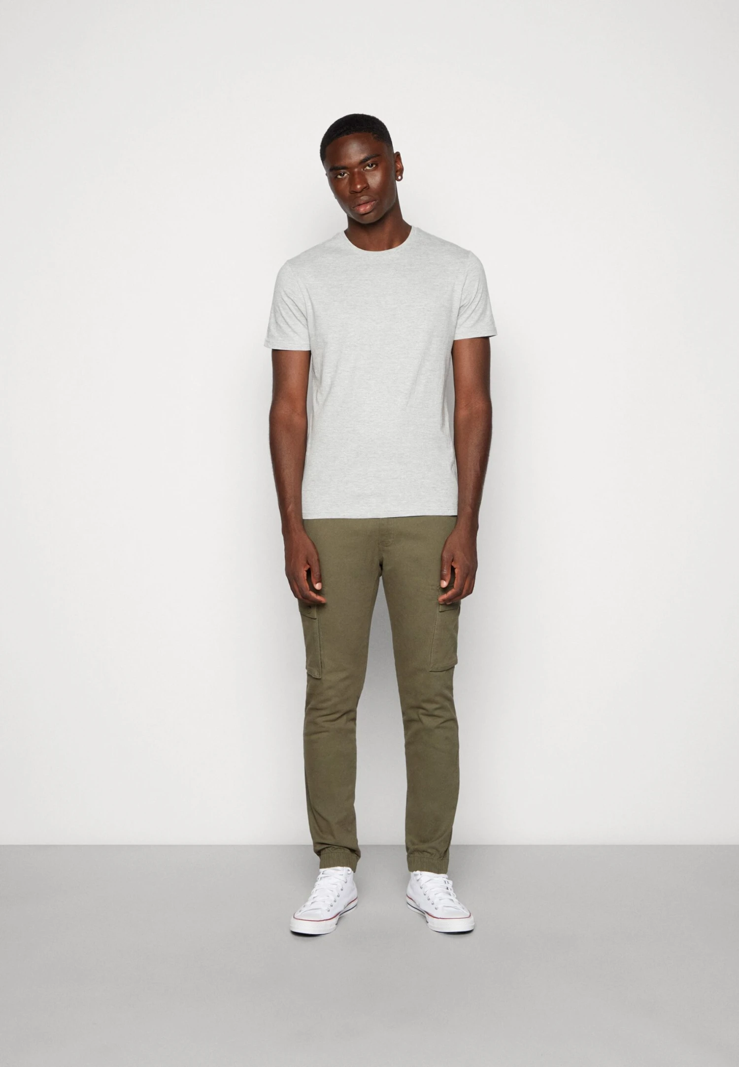 Pier One Unisex 5 Pack - T-Shirt Basique - Black /Dark Blue/Dark Green 3 Pier One Unisex 5 Pack - T-Shirt Basique - Black /Dark Blue/Dark Green