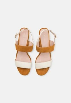 Pier One Leather - Sandales - White/Cognac -Vêtements Offres 7bf1f83e1cba4f3fa26b89379bf96b29