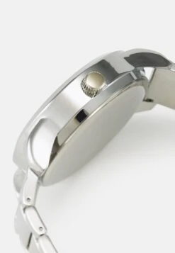 Pier One Set - Montre - Silver-Coloured -Vêtements Offres 7bfa7fa3c3134fb0b8144973122f0e7b