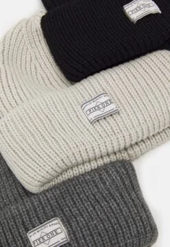 Pier One Unisex 3 Pack - Bonnet - Black/Dark Grey/Off-White 7 Pier One Unisex 3 Pack - Bonnet - Black/Dark Grey/Off-White -Vêtements Offres 95a5e9e5960d44b887ec581a941f516e