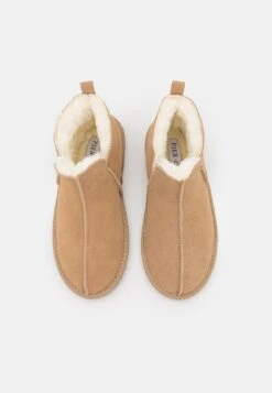 Pier One Leather - Chaussons - Beige -Vêtements Offres a3189e62d70c4a25956ca62fc91c060e