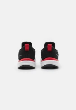 Pier One Baskets Basses - Black -Vêtements Offres b7b739f0ca364a78824539095aac02ce