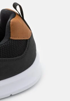 Pier One Baskets Basses - Black -Vêtements Offres c27a38d4731b4862bd351e1d2e7f997b