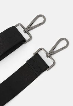 Pier One Mallette - 802 - Black -Vêtements Offres ca2bce1b647d4077a05a94838999958f