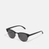 Pier One Unisex - Lunettes De Soleil - Black -Vêtements Offres d41e2edf45ee4a51aed6652bede5d74a