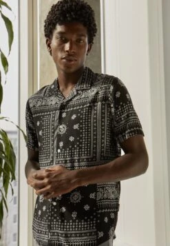 Pier One Unisex - Chemise - Black 11 Pier One Unisex - Chemise - Black -Vêtements Offres f1f41040afc04553bf31d58a923943f8