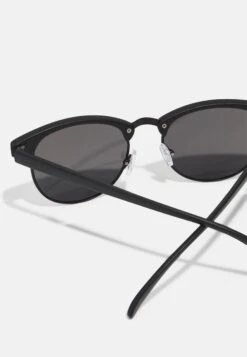 Pier One Unisex - Lunettes De Soleil - Black -Vêtements Offres f41786acb4f54644b6e1caf49d70a762