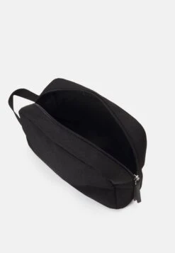 Pier One Trousse De Toilette - Black -Vêtements Offres f5c1775f4f7d4b7bb98a15ef62ac1603